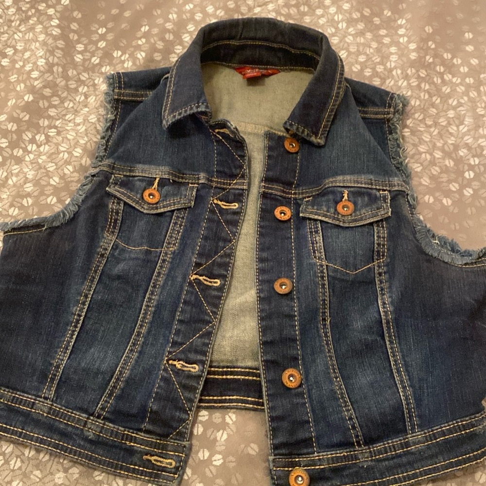 Cropped sleeveless Jean jacket